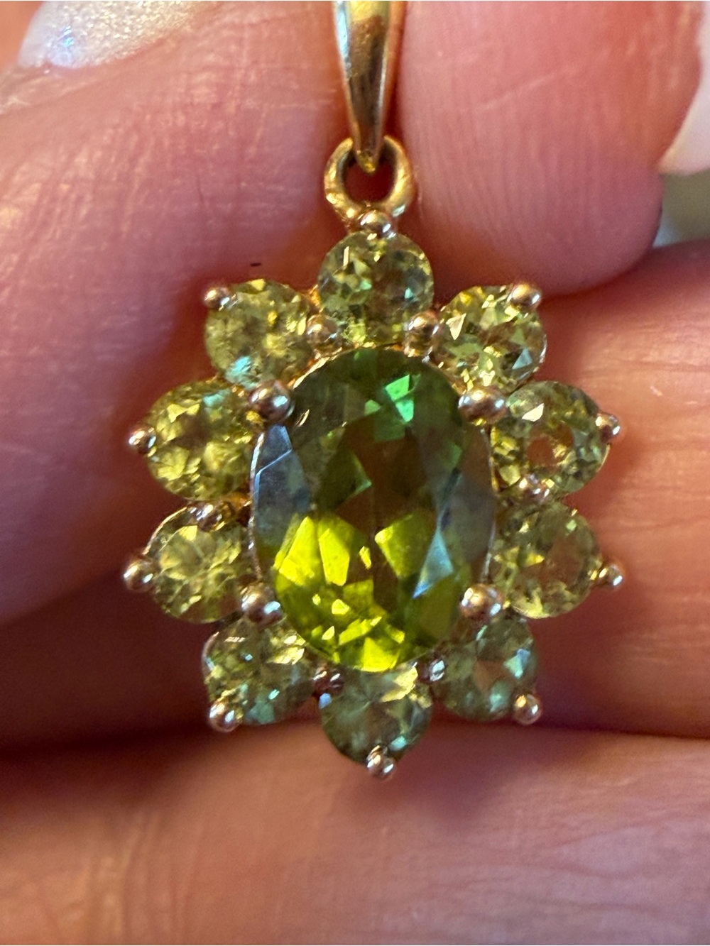 14k Peridot Gemstone Flower Pendant - Unbranded